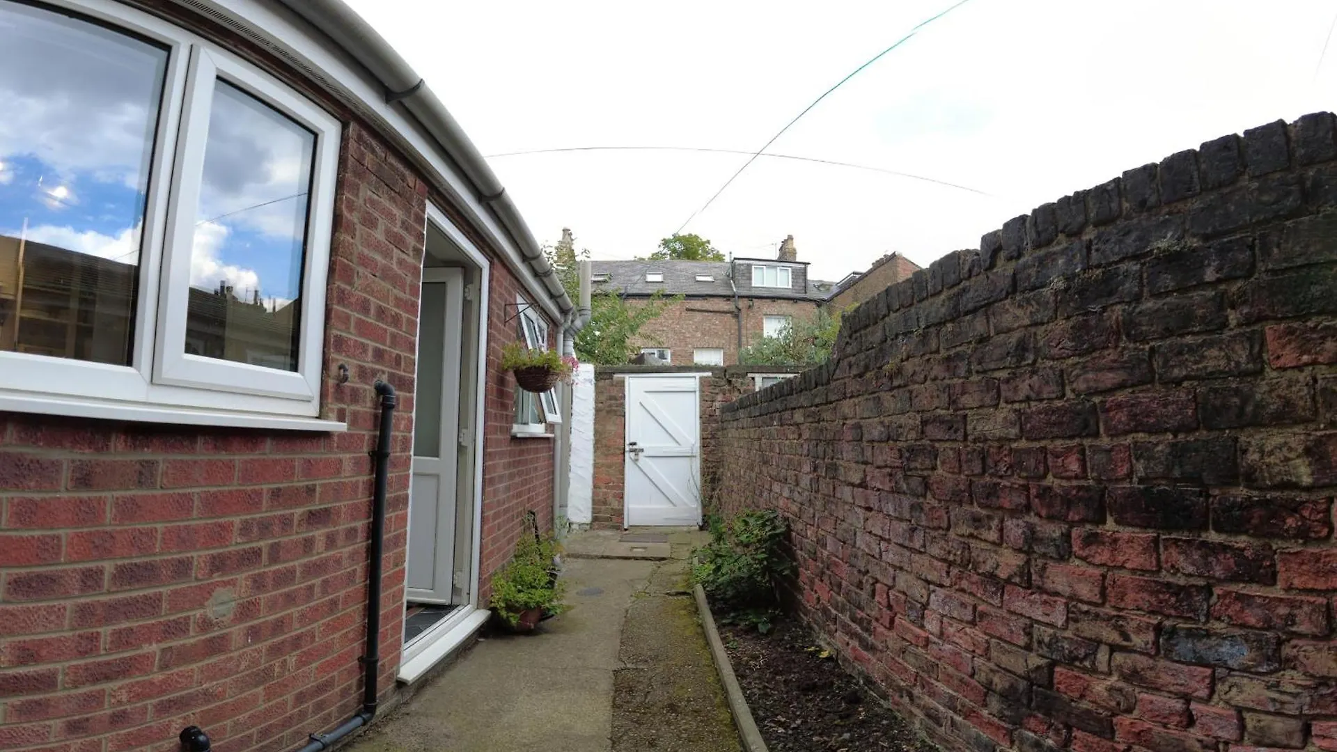 Apartment 2-Bed Terraced Home - 5 Min Walk To The City Walls York